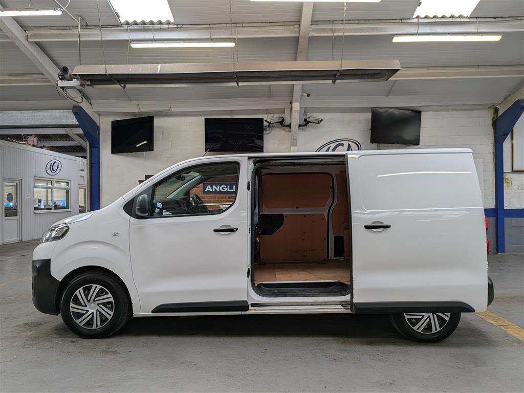 <p>2019 CITROEN DISPATCH 1400 EN-PRISE BH</p>
