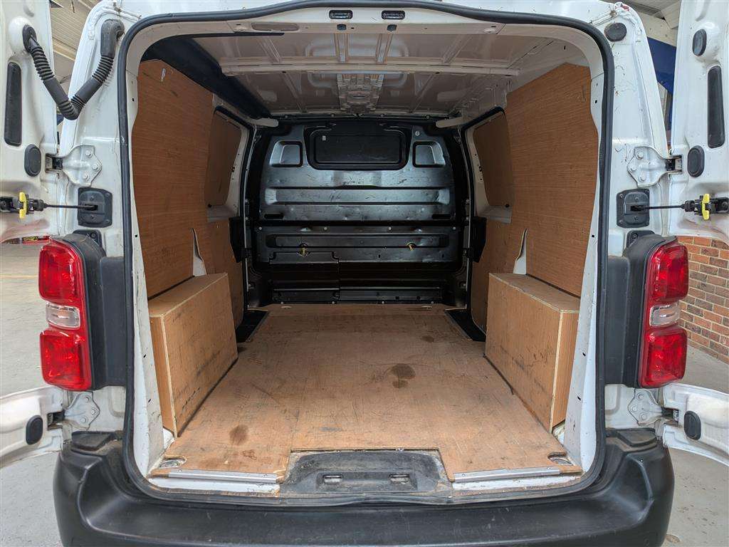 <p>2019 CITROEN DISPATCH 1400 EN-PRISE BH</p>
