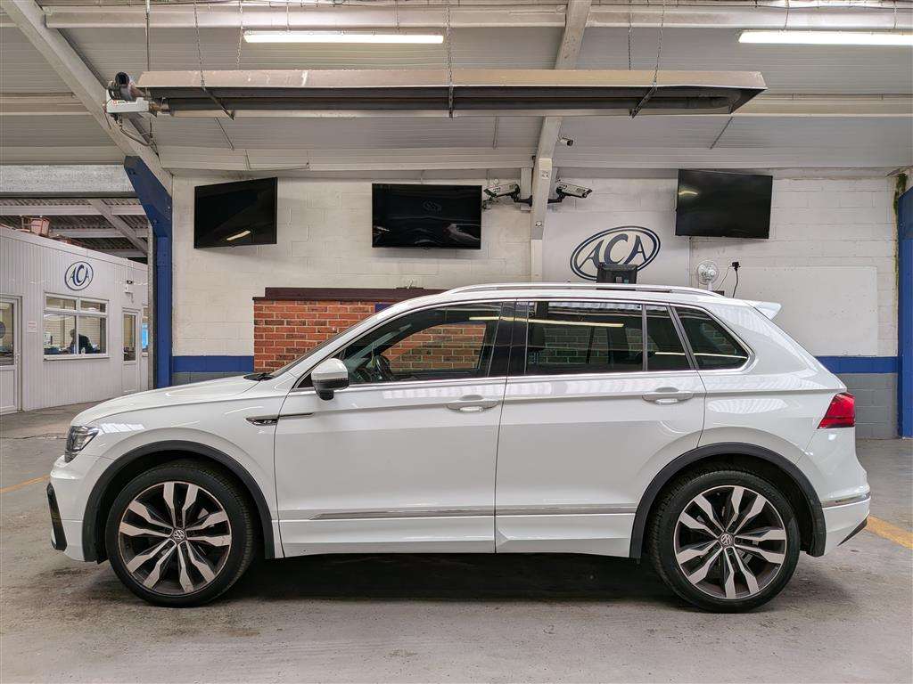 <p>2017 VOLKSWAGEN TIGUAN R-LINE TDI BMT 4MO</p>