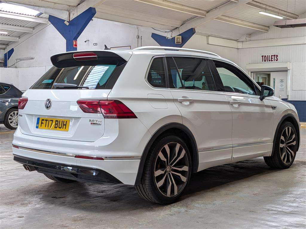 <p>2017 VOLKSWAGEN TIGUAN R-LINE TDI BMT 4MO</p>