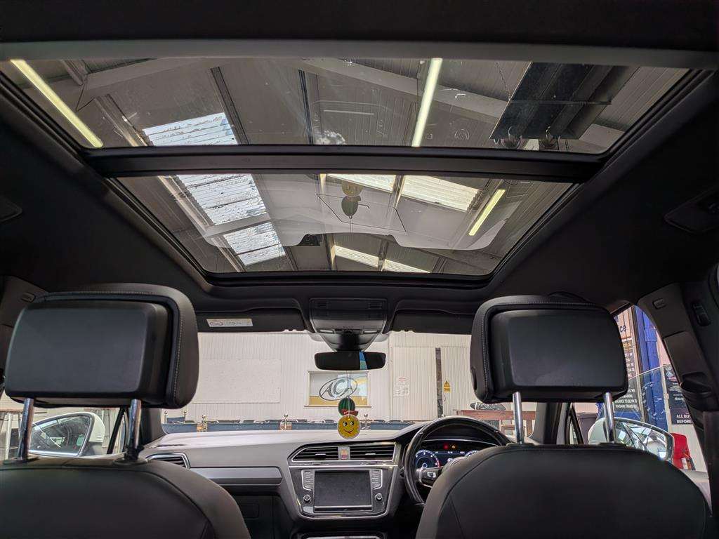 <p>2017 VOLKSWAGEN TIGUAN R-LINE TDI BMT 4MO</p>