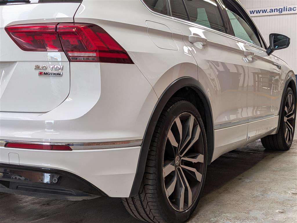<p>2017 VOLKSWAGEN TIGUAN R-LINE TDI BMT 4MO</p>