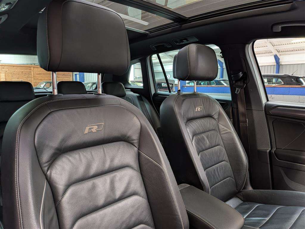 <p>2017 VOLKSWAGEN TIGUAN R-LINE TDI BMT 4MO</p>