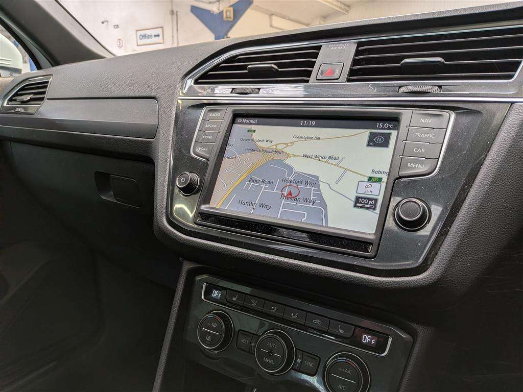 <p>2017 VOLKSWAGEN TIGUAN R-LINE TDI BMT 4MO</p>