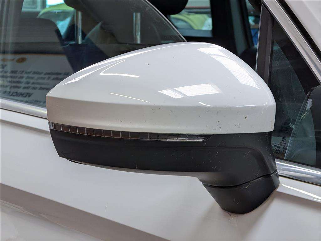 <p>2017 VOLKSWAGEN TIGUAN R-LINE TDI BMT 4MO</p>