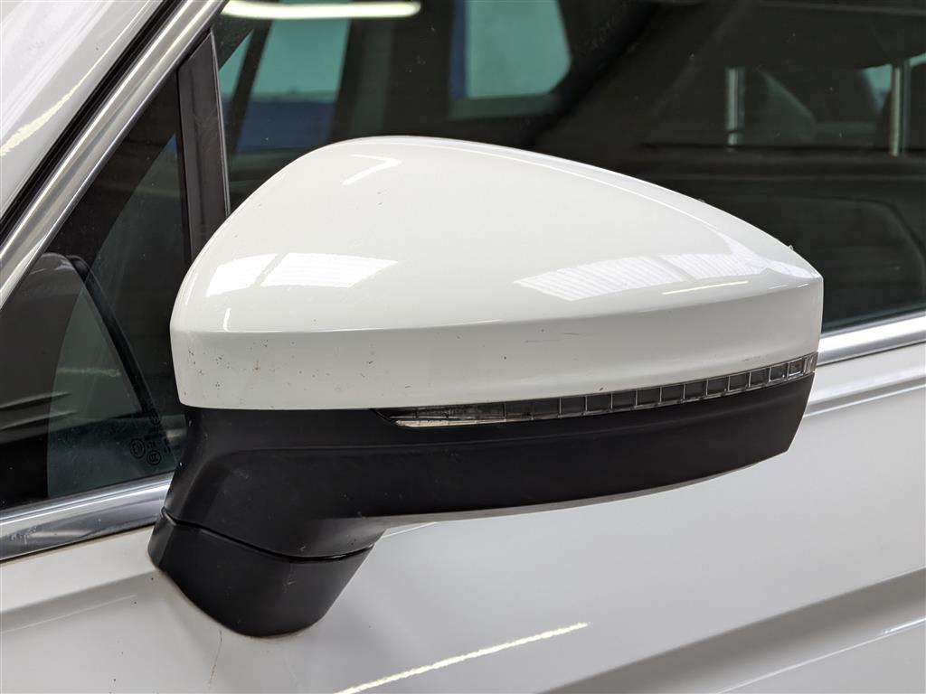 <p>2017 VOLKSWAGEN TIGUAN R-LINE TDI BMT 4MO</p>