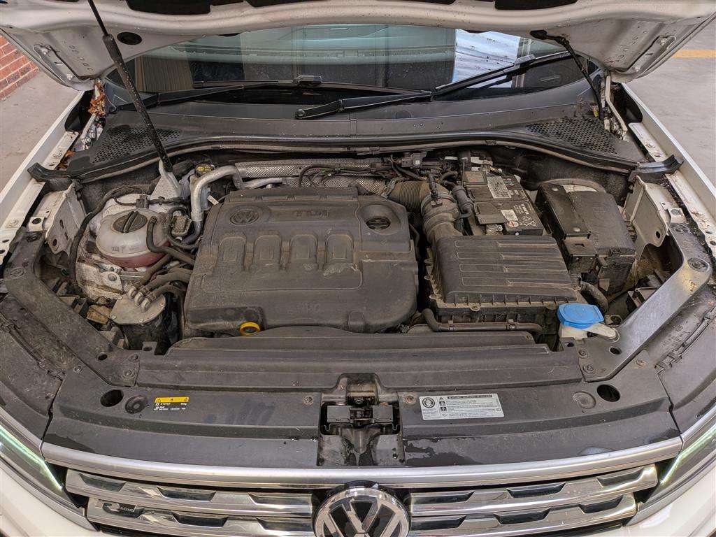 <p>2017 VOLKSWAGEN TIGUAN R-LINE TDI BMT 4MO</p>