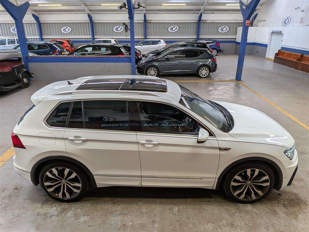 <p>2017 VOLKSWAGEN TIGUAN R-LINE TDI BMT 4MO</p>