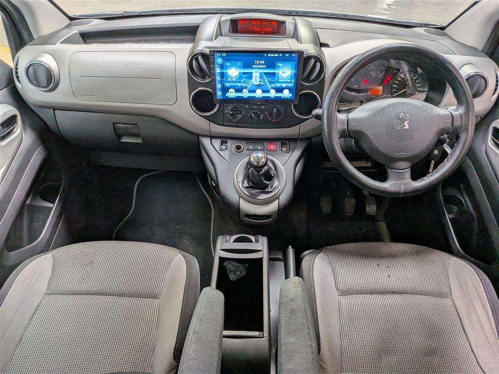 <p>2019 PEUGEOT TRAVELLER BUSINESS BLUEHD</p>
