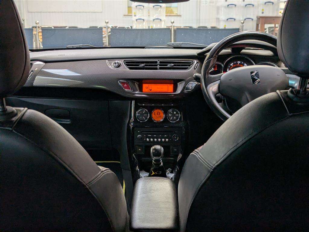 <p>2011 CITROEN DS3 DSPORT + THP</p>