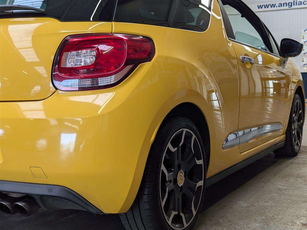 <p>2011 CITROEN DS3 DSPORT + THP</p>
