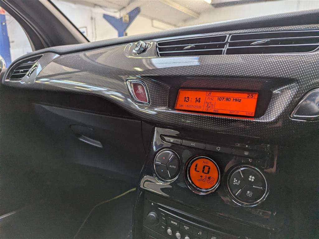 <p>2011 CITROEN DS3 DSPORT + THP</p>