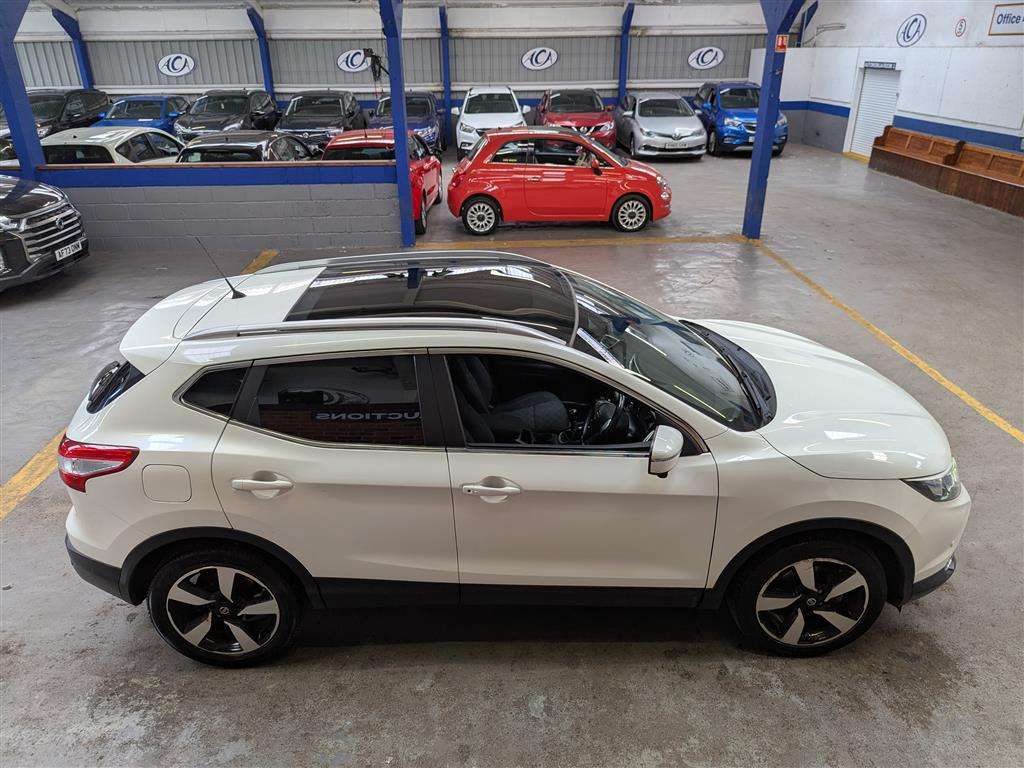 <p>2015 NISSAN QASHQAI N-TEC + DIG-T</p>