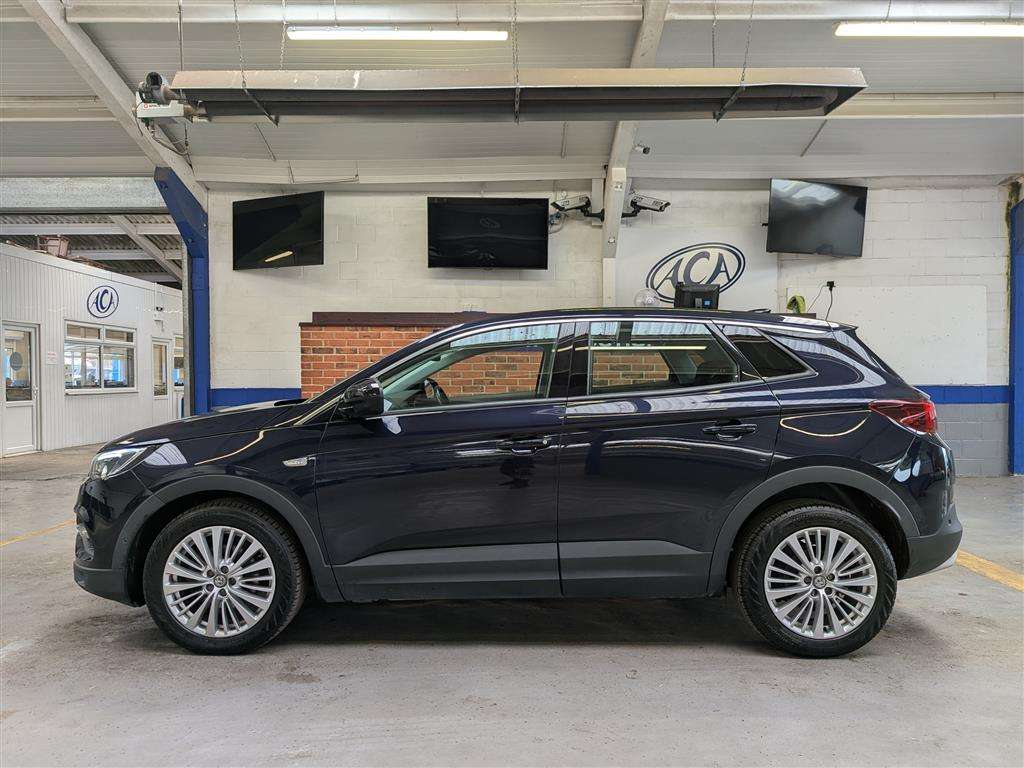 <p>2019 VAUXHALL GRANDLAND X TECH LINE NAV</p>