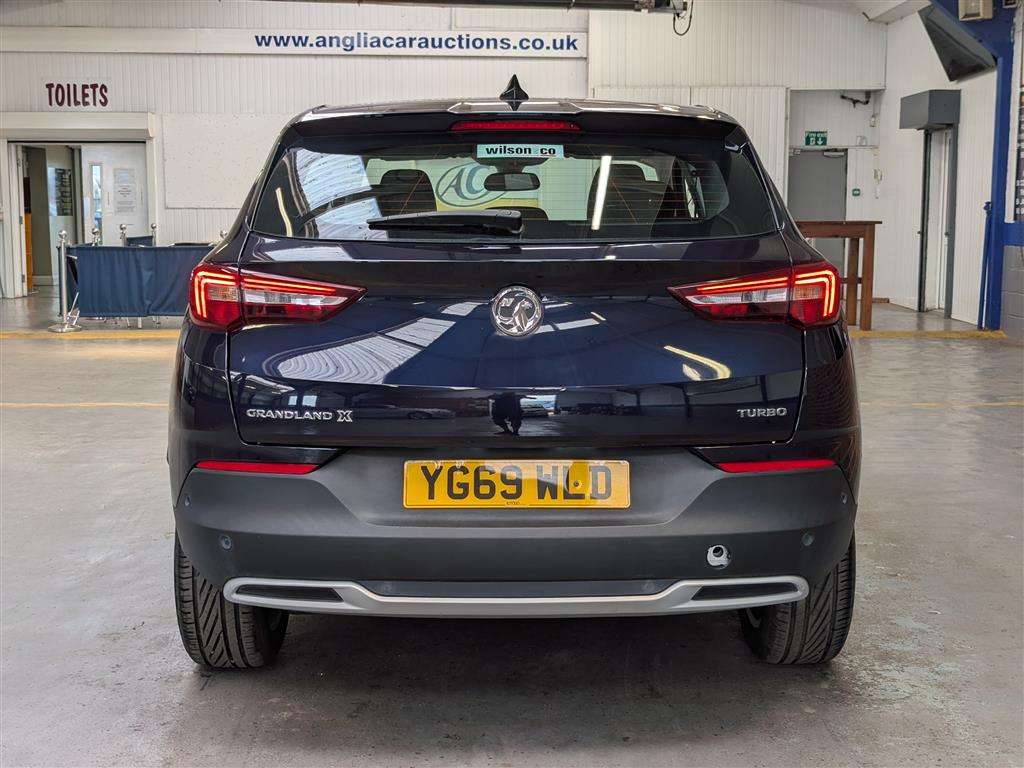 <p>2019 VAUXHALL GRANDLAND X TECH LINE NAV</p>