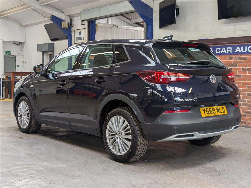 <p>2019 VAUXHALL GRANDLAND X TECH LINE NAV</p>