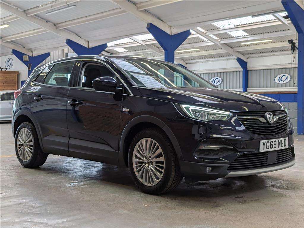 <p>2019 VAUXHALL GRANDLAND X TECH LINE NAV</p>