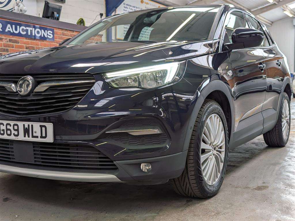 <p>2019 VAUXHALL GRANDLAND X TECH LINE NAV</p>