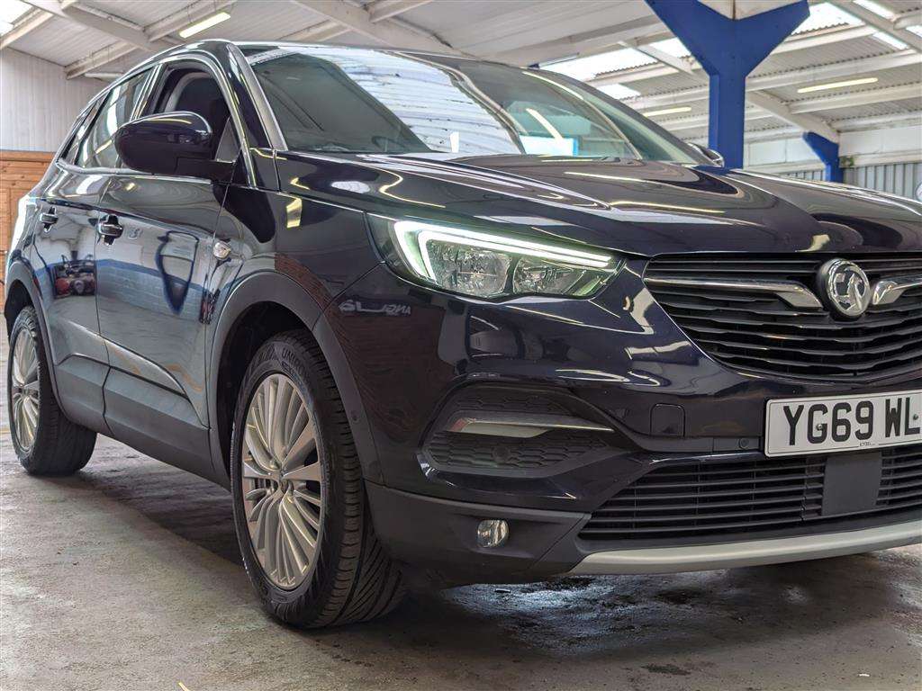 <p>2019 VAUXHALL GRANDLAND X TECH LINE NAV</p>