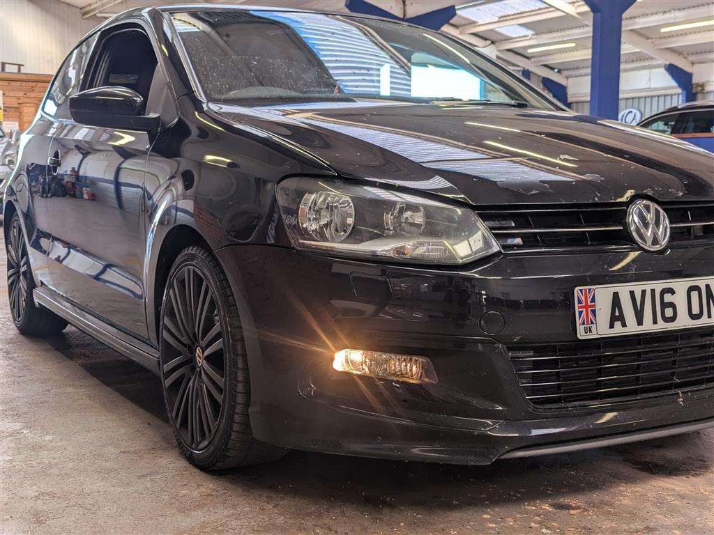 <p>2016 VOLKSWAGEN POLO BLUEGT</p>