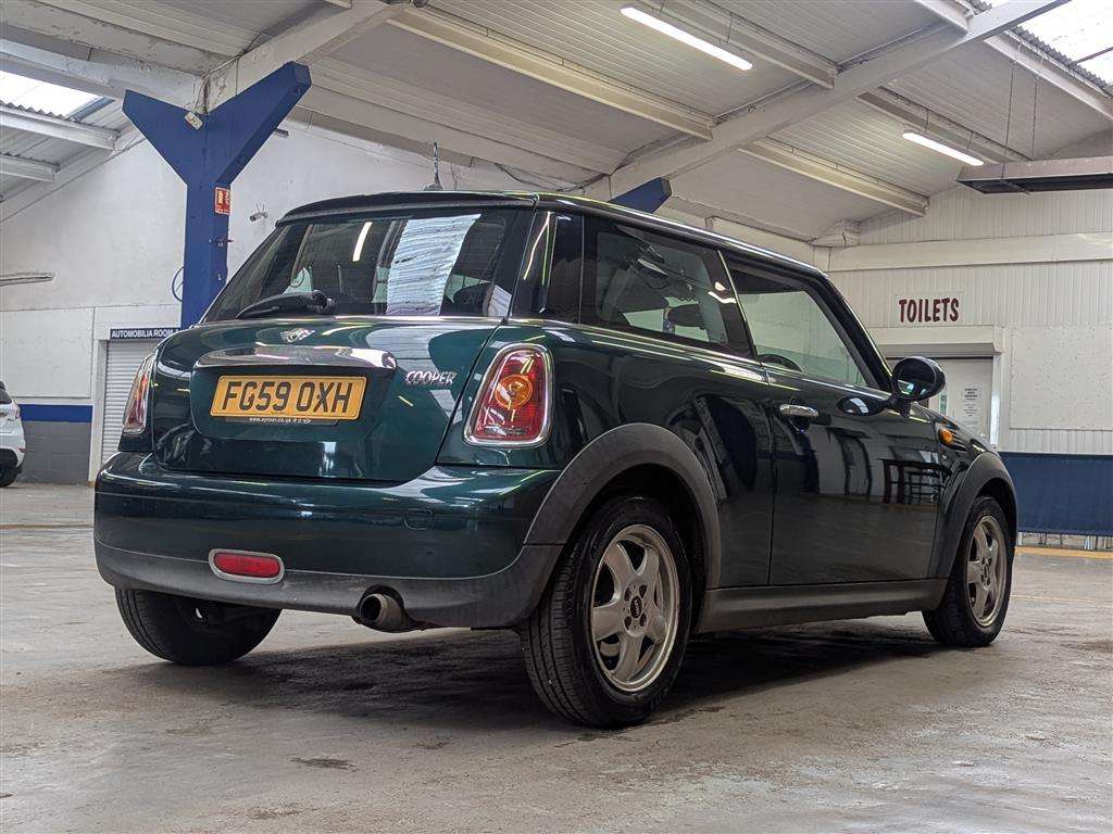 <p>2009 MINI COOPER</p>