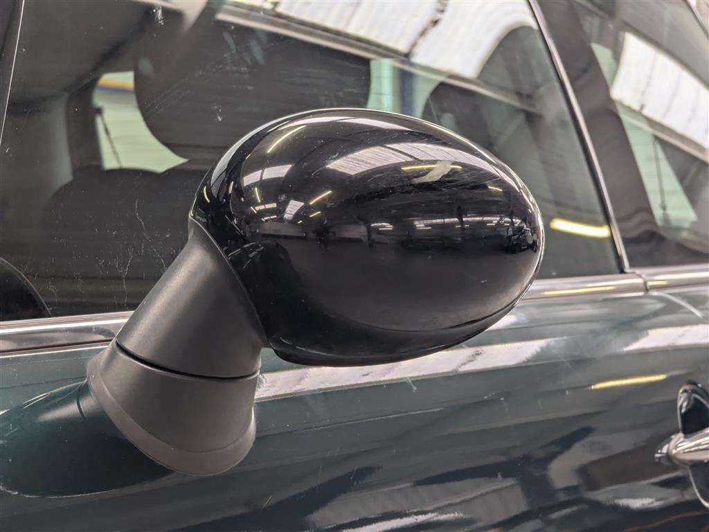 <p>2009 MINI COOPER</p>