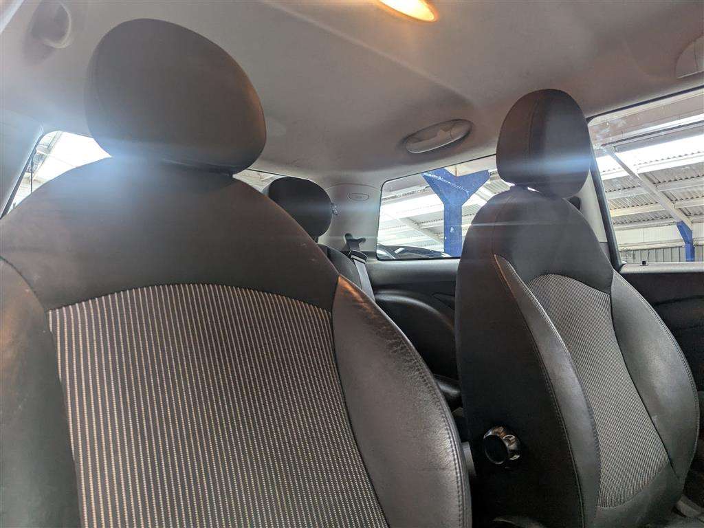<p>2009 MINI COOPER</p>