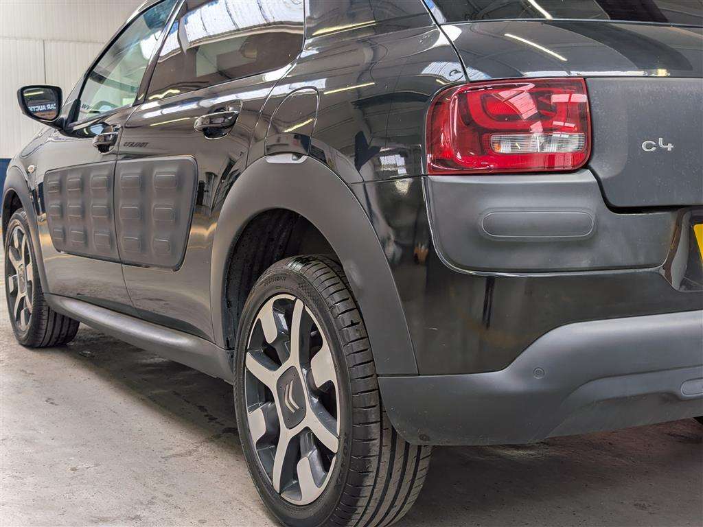 <p>2016 CITROEN C4 CACTUS PURETECH FLAIR</p>