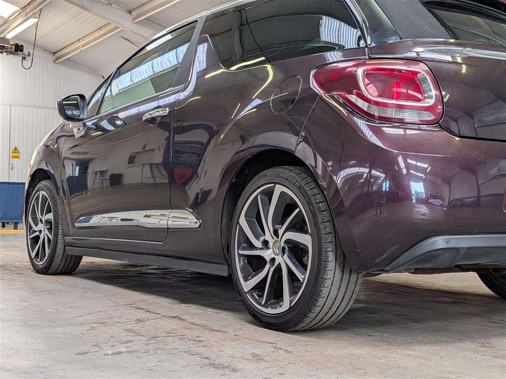 <p>2015 CITROEN DS3 DSTYLE + E-HDI</p>