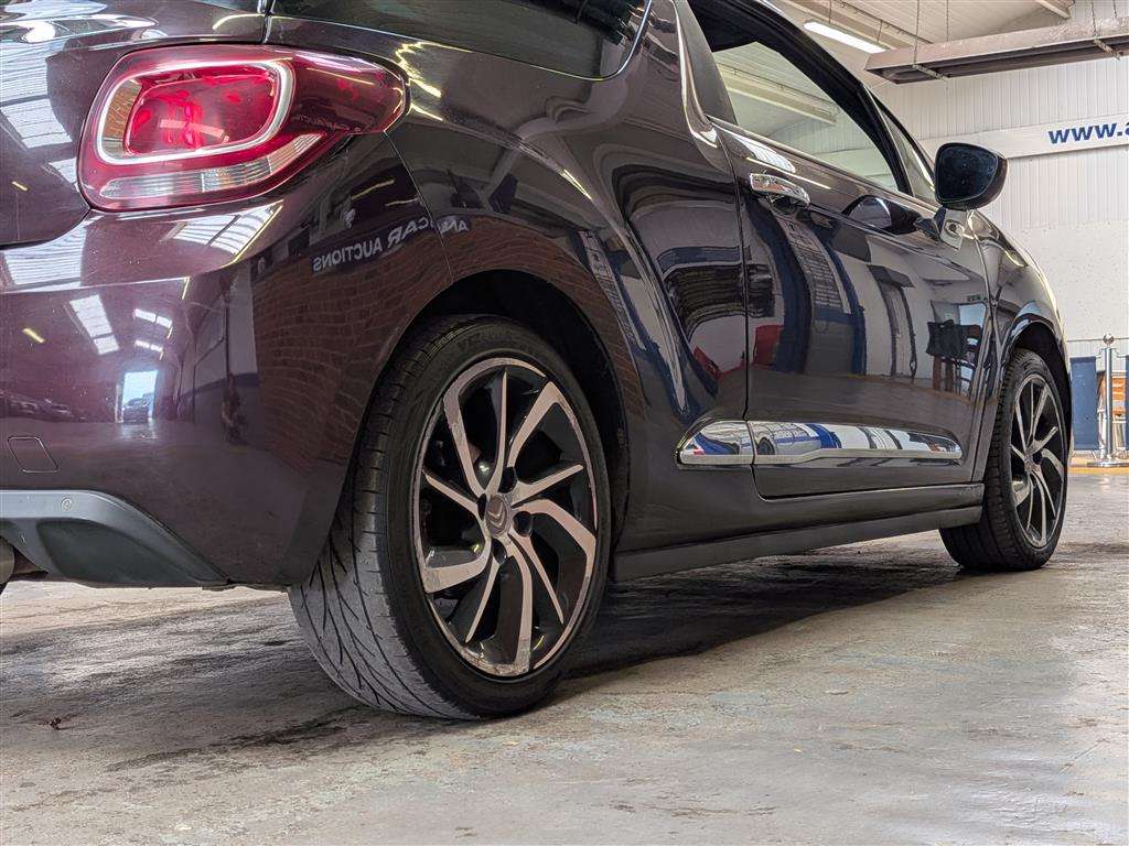 <p>2015 CITROEN DS3 DSTYLE + E-HDI</p>