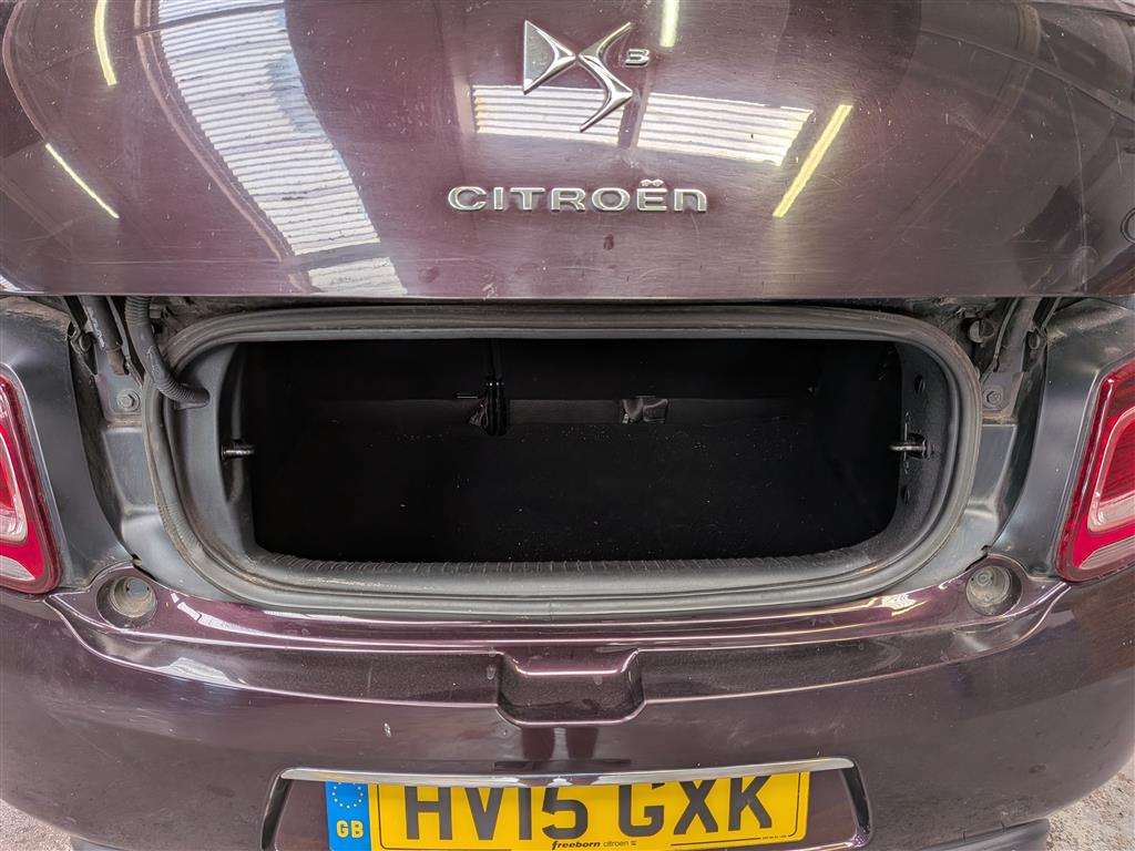 <p>2015 CITROEN DS3 DSTYLE + E-HDI</p>