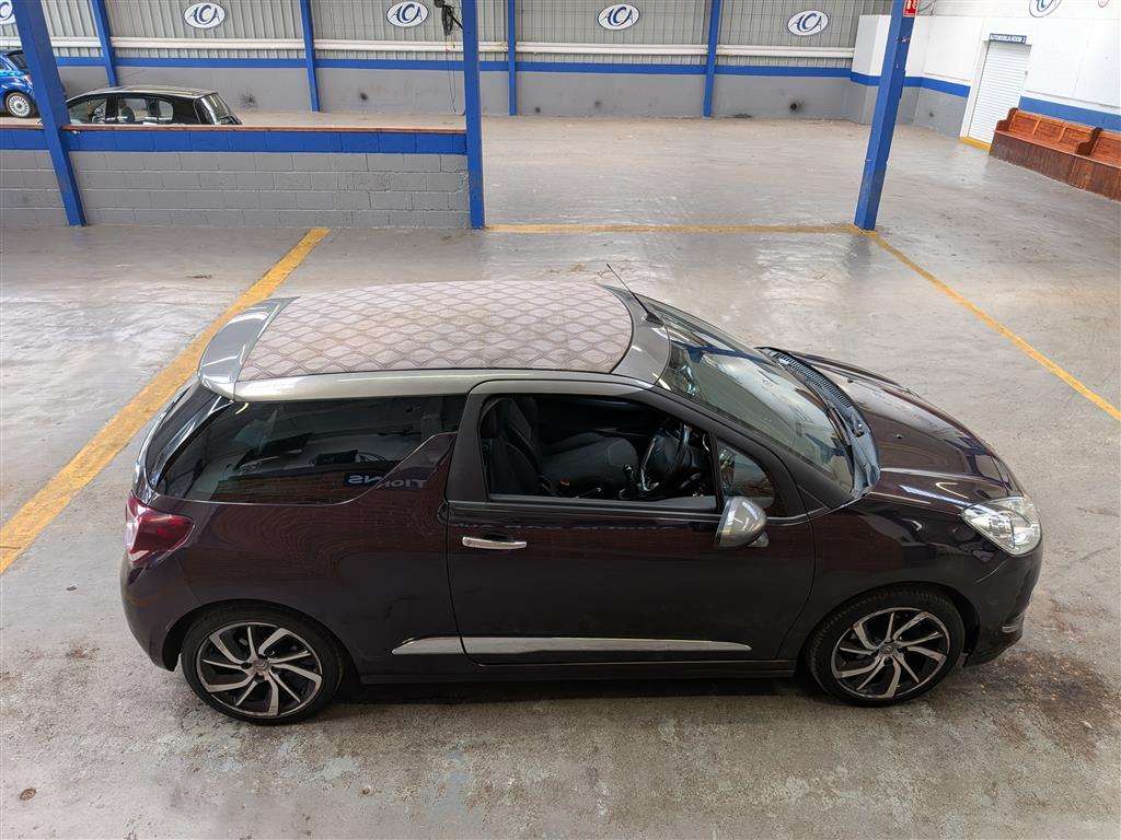 <p>2015 CITROEN DS3 DSTYLE + E-HDI</p>