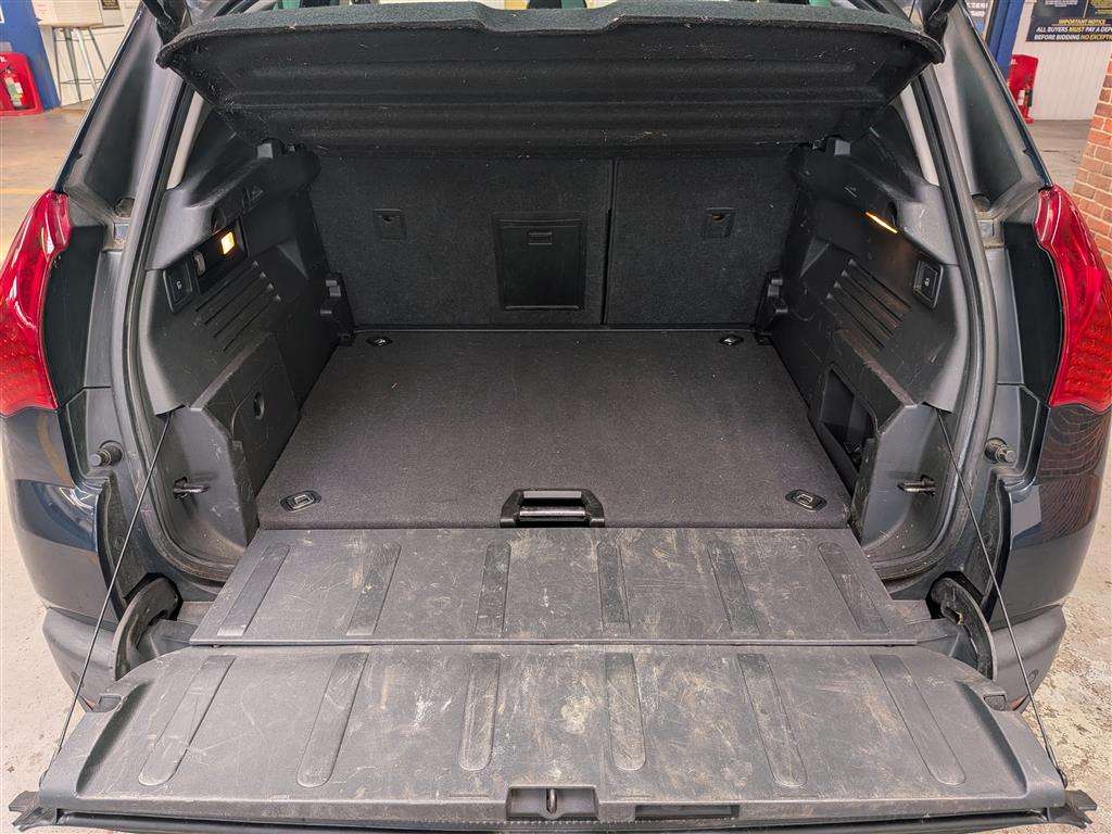 <p>2013 PEUGEOT 3008 ALLURE E-HDI S-A</p>