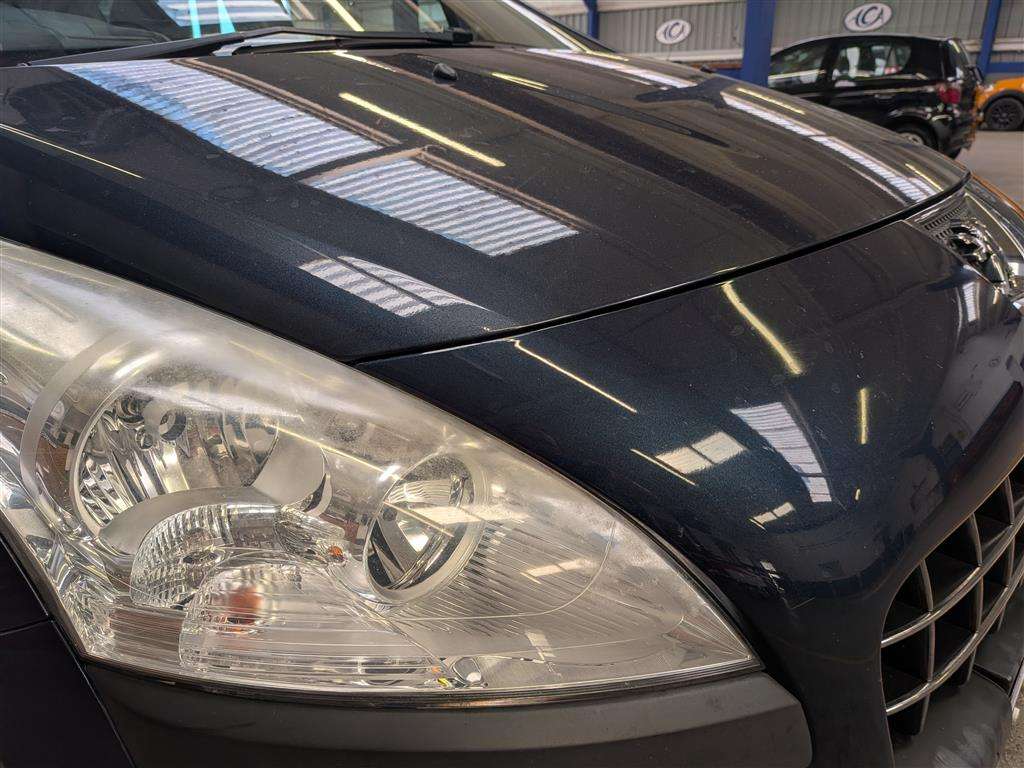 <p>2013 PEUGEOT 3008 ALLURE E-HDI S-A</p>