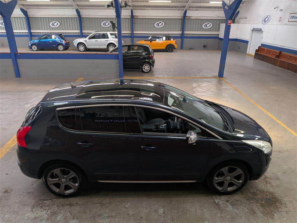 <p>2013 PEUGEOT 3008 ALLURE E-HDI S-A</p>