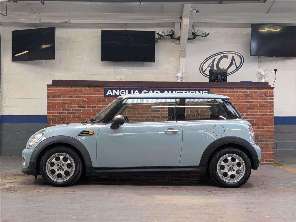 <p>2013 MINI ONE</p>