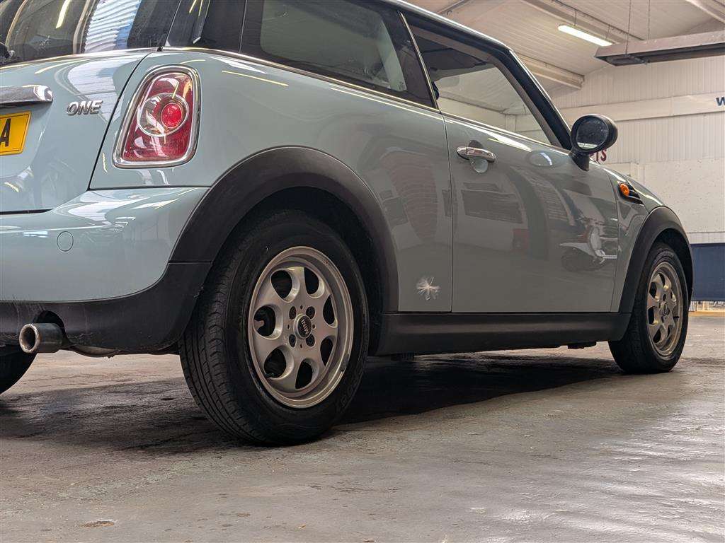 <p>2013 MINI ONE</p>
