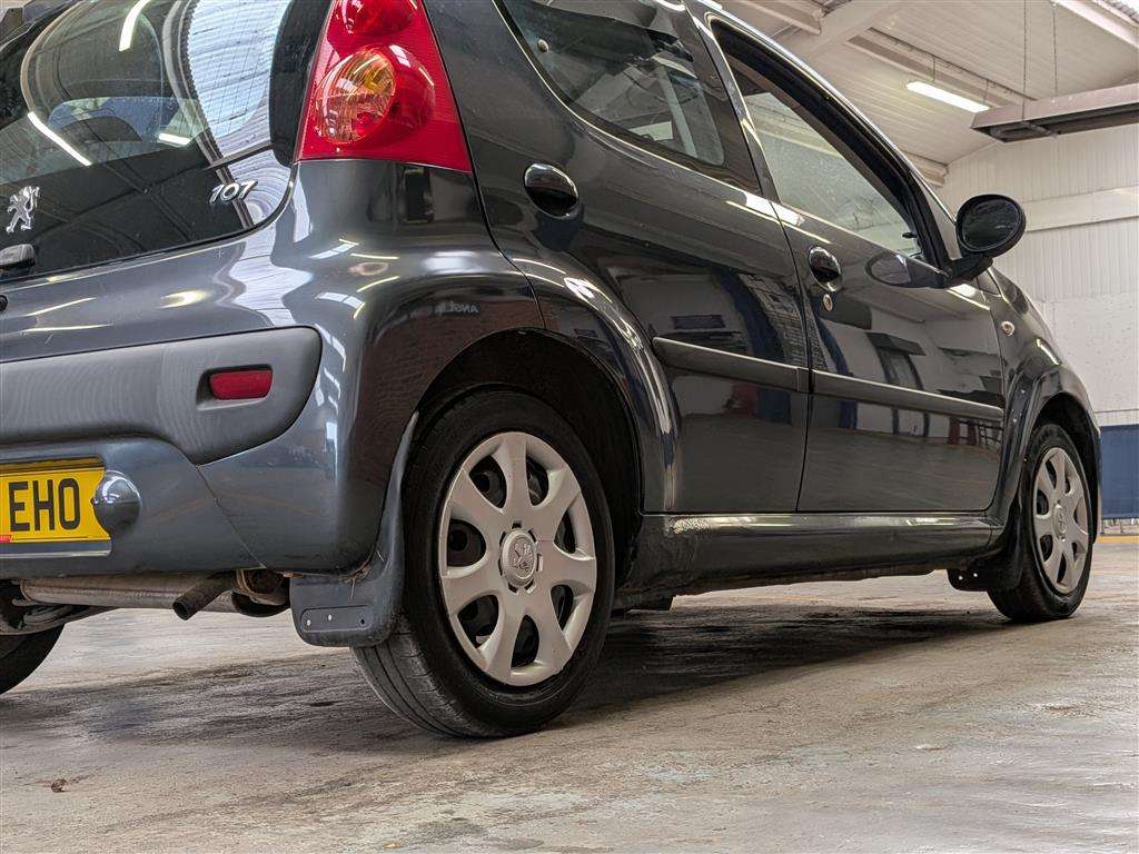 <p>2011 PEUGEOT 107 URBAN</p>