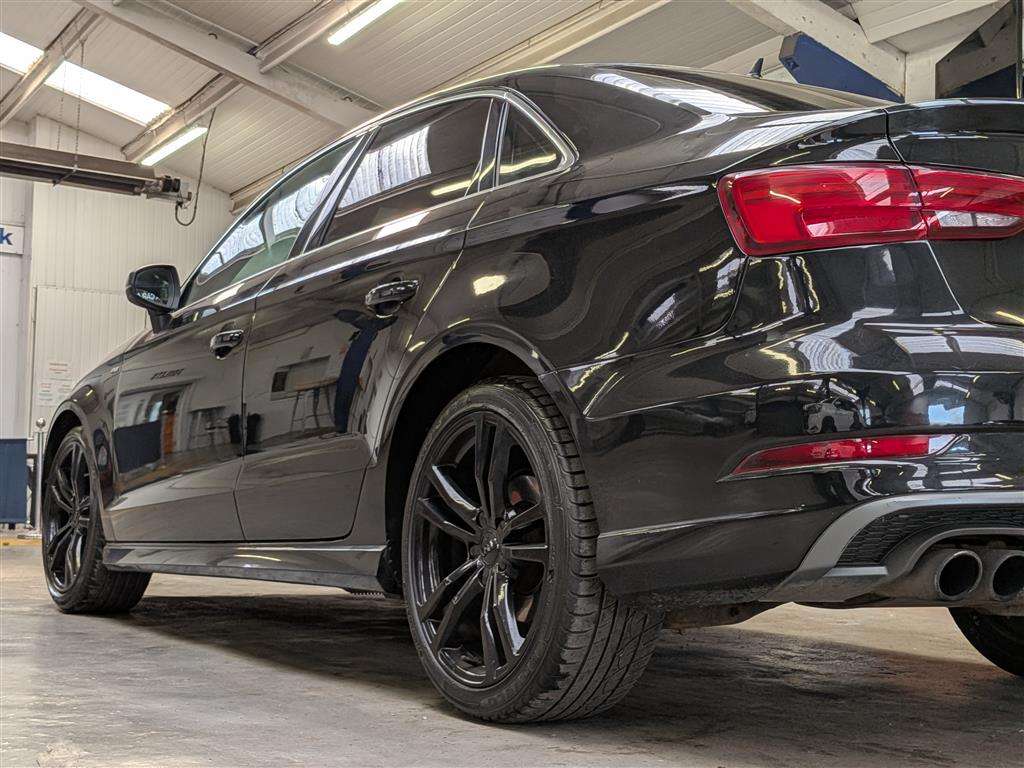 <p>2017 AUDI A3 S LINE TFSI</p>