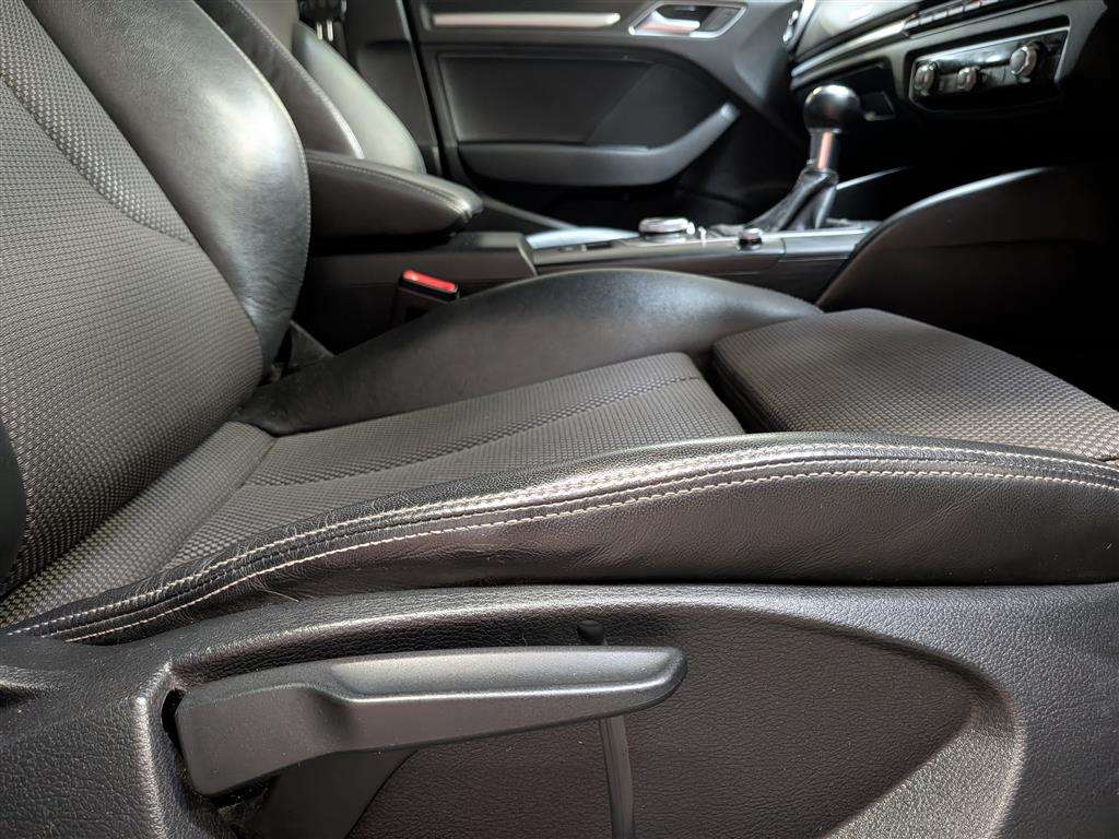 <p>2017 AUDI A3 S LINE TFSI</p>