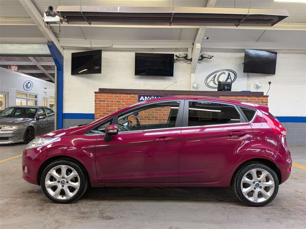 <p>2010 FORD FIESTA TITANIUM</p>