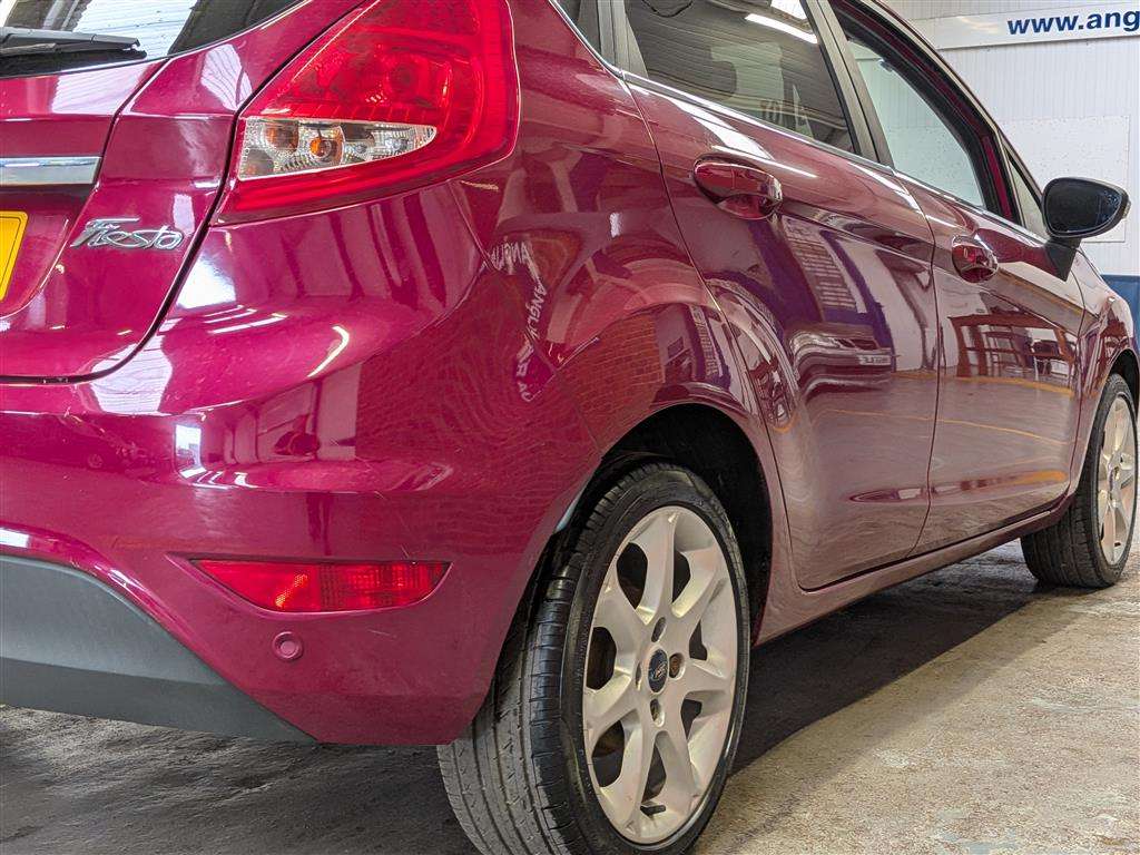 <p>2010 FORD FIESTA TITANIUM</p>