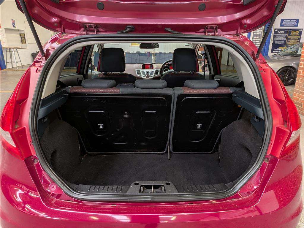 <p>2010 FORD FIESTA TITANIUM</p>