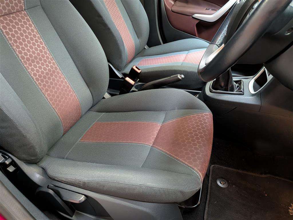 <p>2010 FORD FIESTA TITANIUM</p>