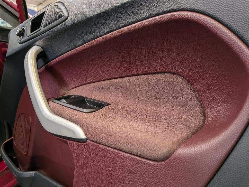 <p>2010 FORD FIESTA TITANIUM</p>