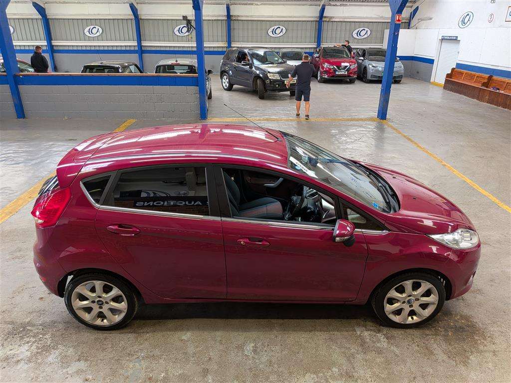<p>2010 FORD FIESTA TITANIUM</p>