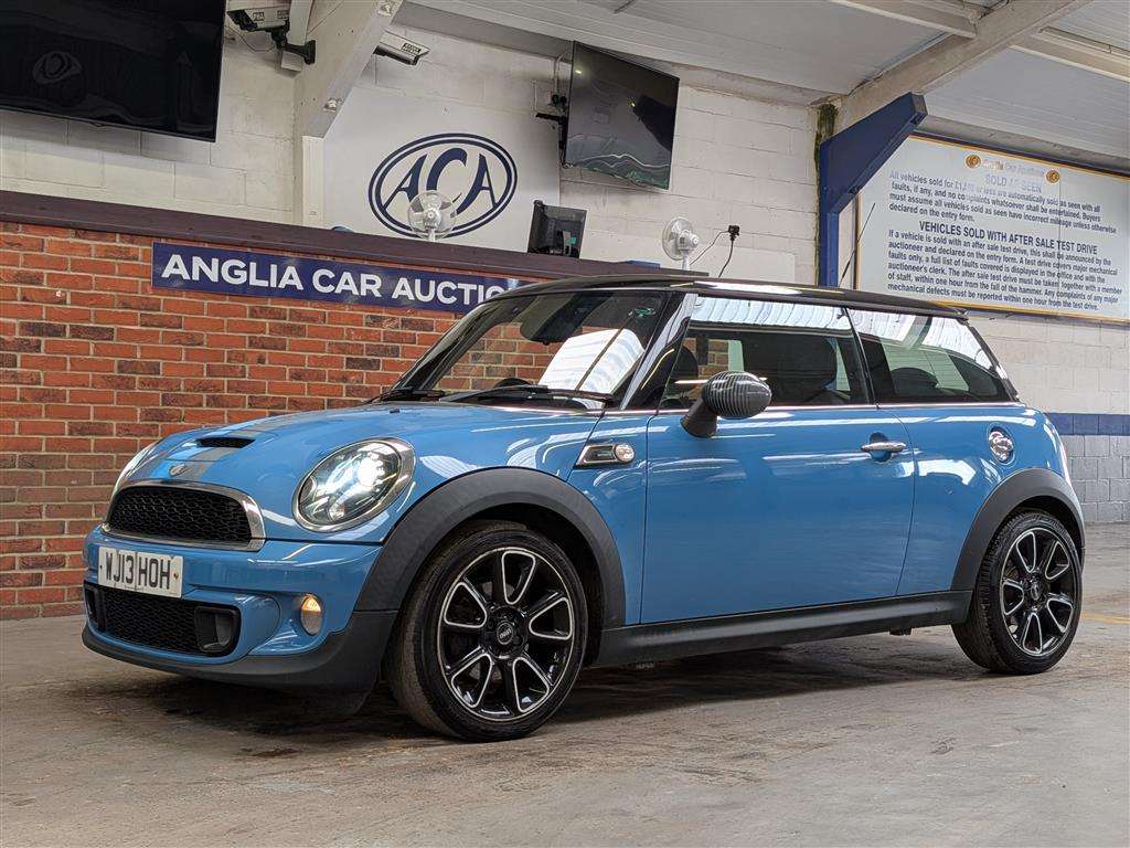 <p>2013 MINI COOPER SD BAYSWATER</p>