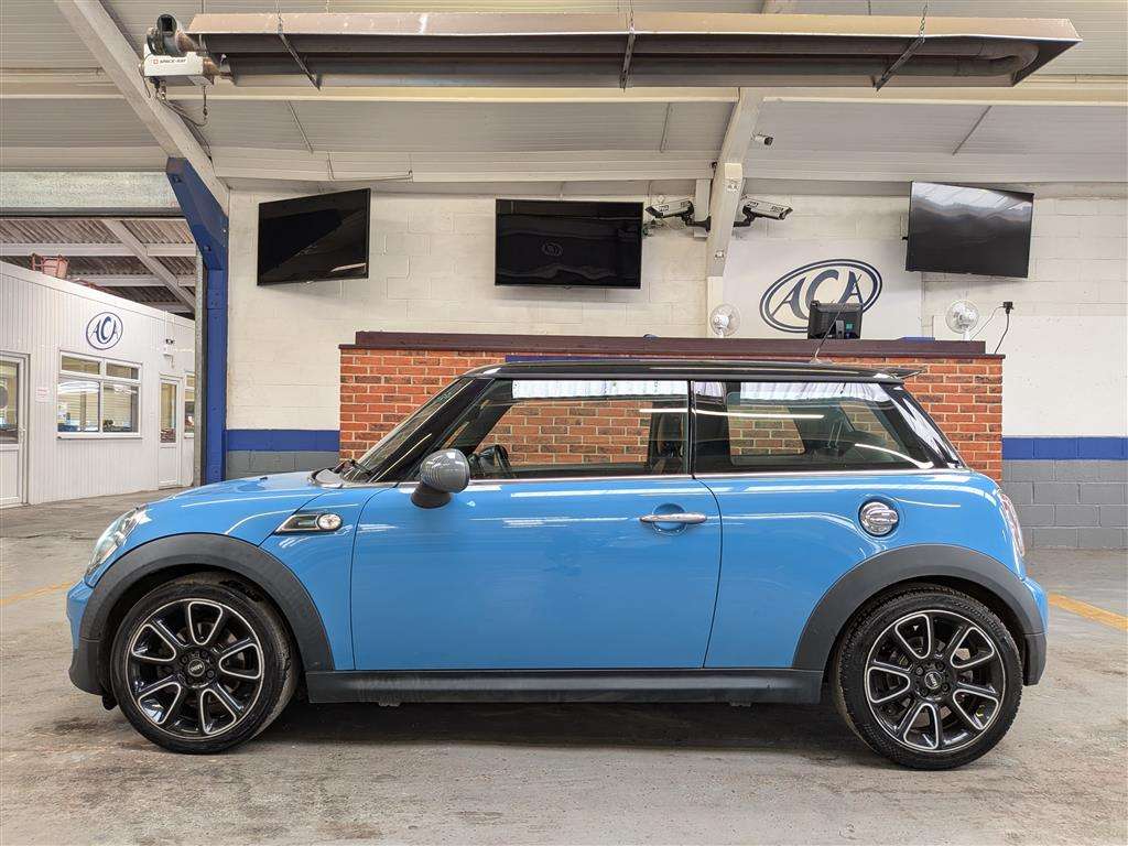 <p>2013 MINI COOPER SD BAYSWATER</p>