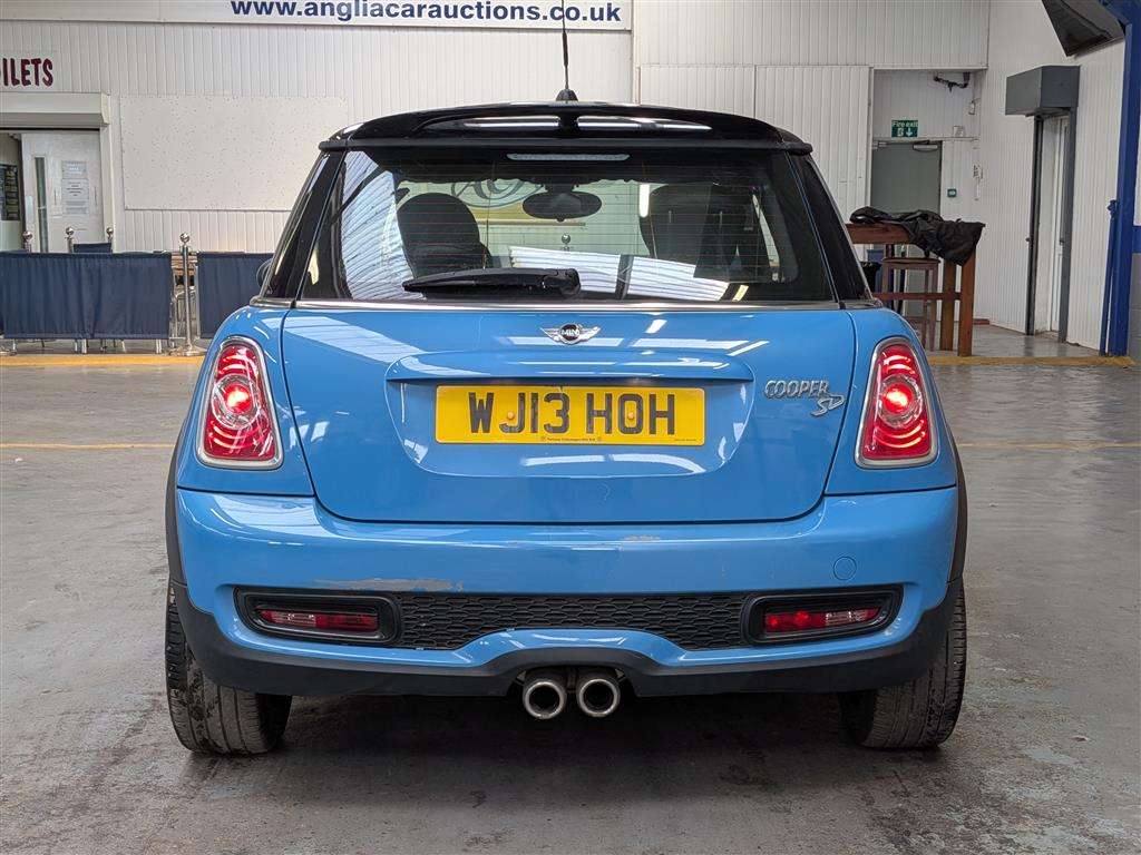 <p>2013 MINI COOPER SD BAYSWATER</p>