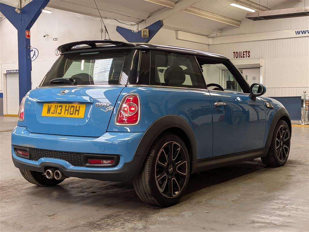 <p>2013 MINI COOPER SD BAYSWATER</p>